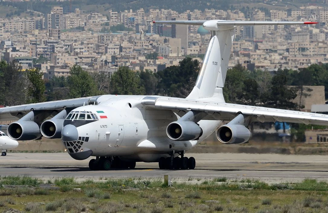 Εκτός ελέγχου η κατάσταση: Οι Ισραηλινοί χτύπησαν ιρανικό αεροσκάφος Ilyushin Il-76 – Μπαράζ εκρήξεων σε στρατιωτική βάση στη Δαμασκό